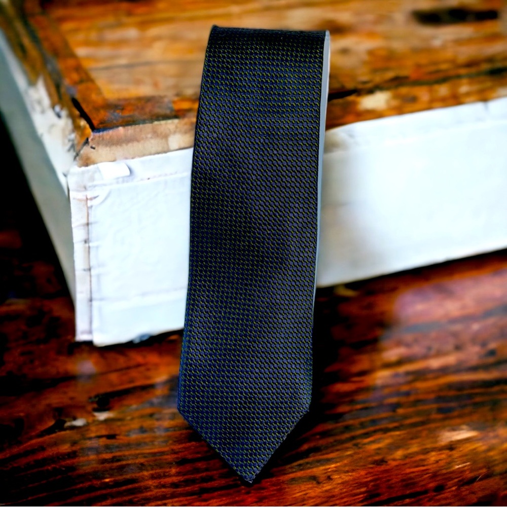 Amazing black label Versace tie Navy blue with hints of green.  Italy 💯 Silk